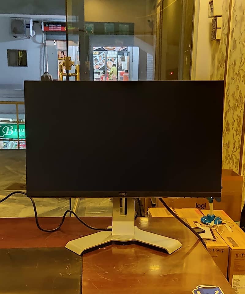 Dell 22" inch Bezelless LED Monitor with IPS Display for Sale 1