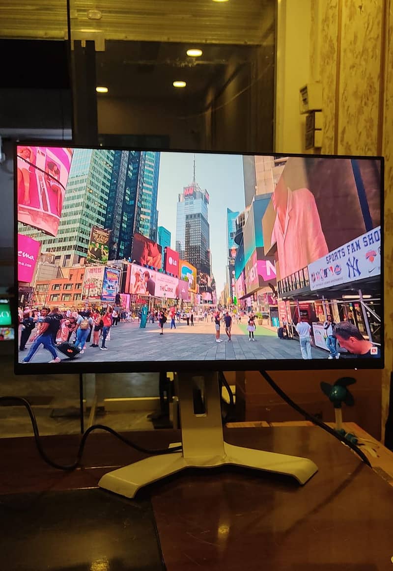 Dell 22" inch Bezelless LED Monitor with IPS Display for Sale 3