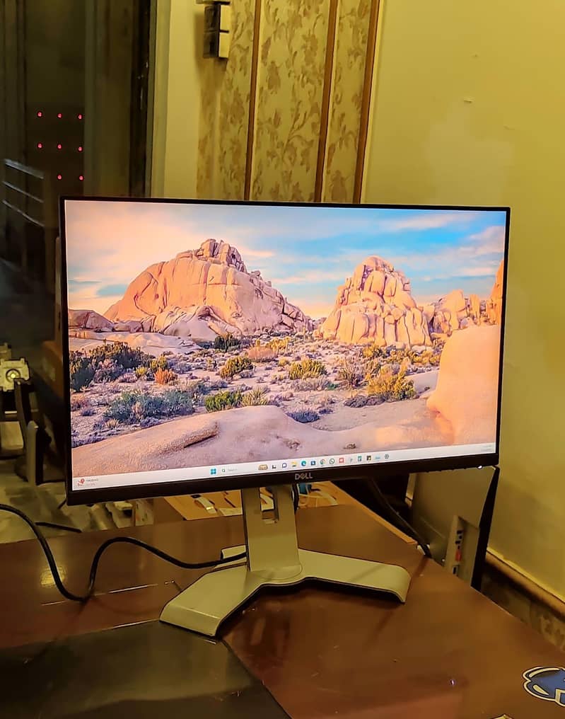 Dell 22" inch Bezelless LED Monitor with IPS Display for Sale 7