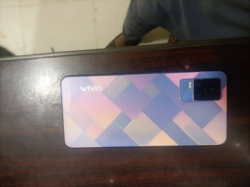 vivo v21e with box charg 0