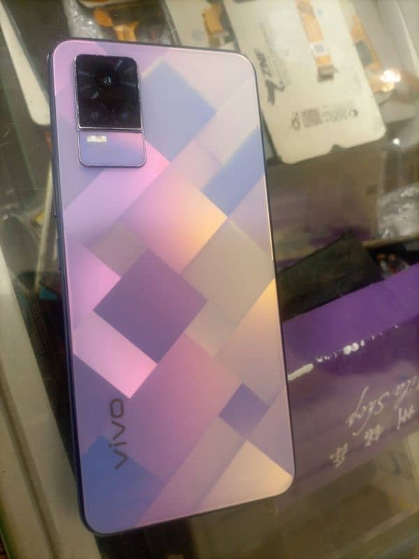 vivo v21e with box charg 3