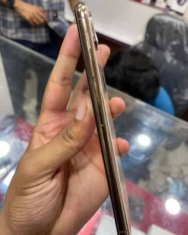 iPhone XS Max 256GB for sale  need cash my call watsaap 0326-57-51-632 2