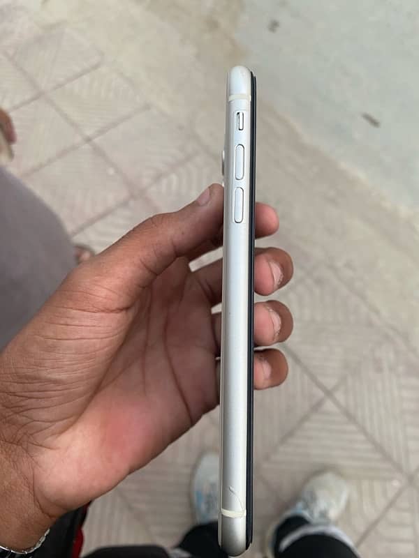 iPhone 11 64 GB 0