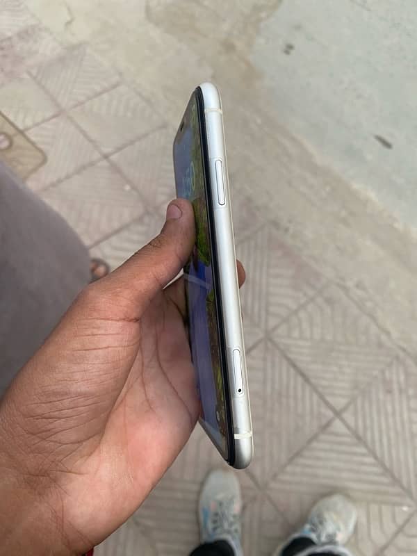 iPhone 11 64 GB 2