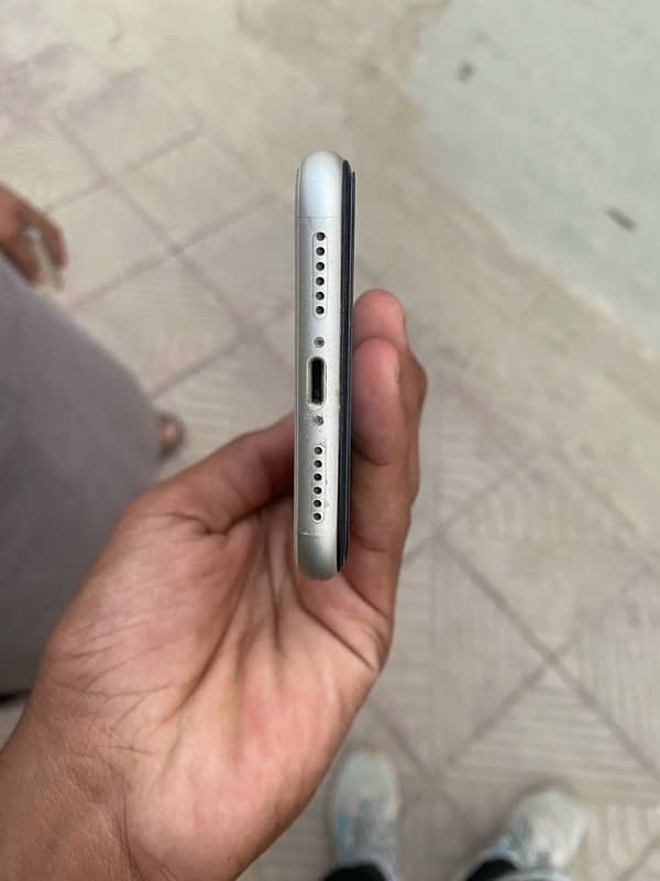 iPhone 11 64 GB 3