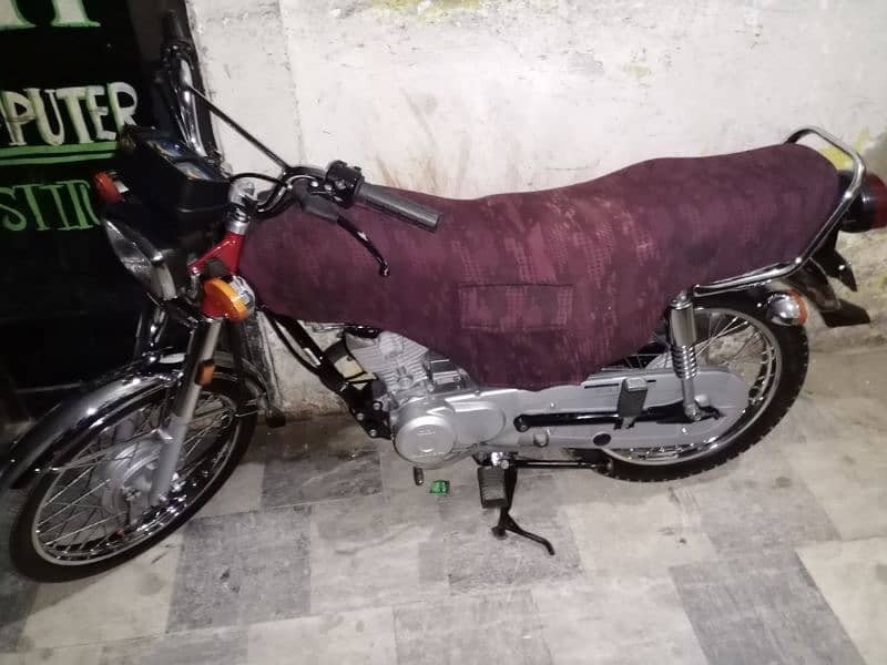 Asalamoalaikum I m selling my honda Cg 125 5