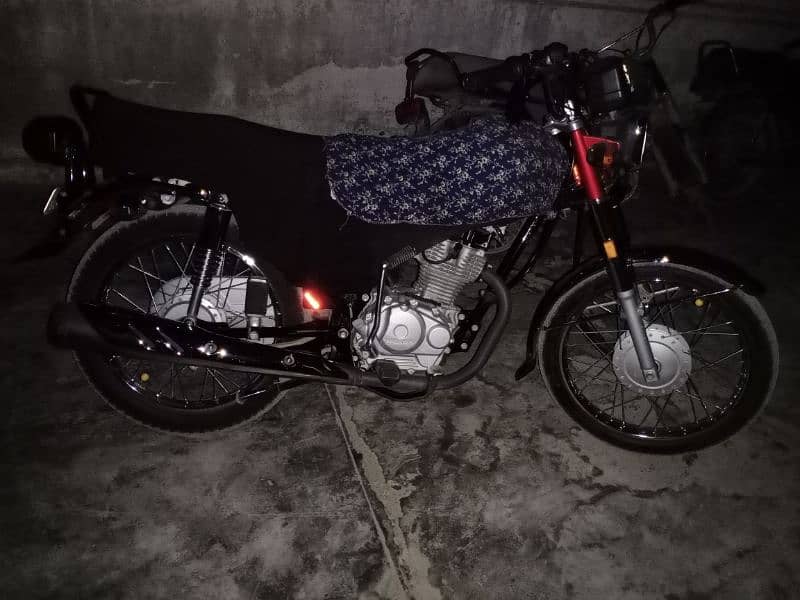 Asalamoalaikum I m selling my honda Cg 125 9