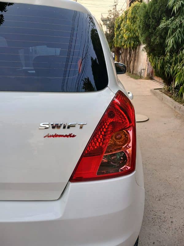 Suzuki Swift 2019 DLX AUTOMATIC 3