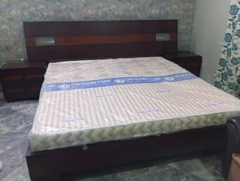 wooden bed set with 2 side tables 0