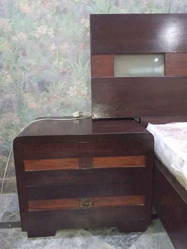 wooden bed set with 2 side tables 1