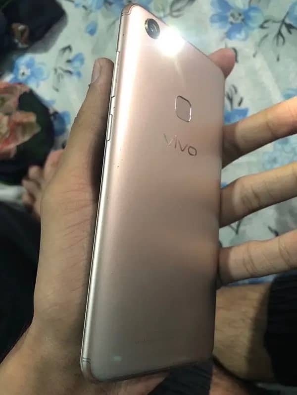 Vivo V7 4/32 PTA With Box 4