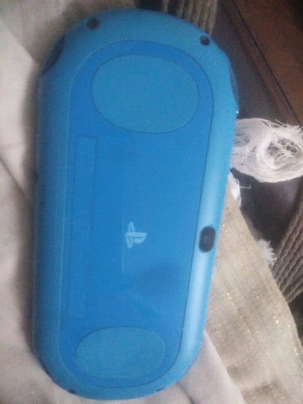 ps vita slim model PCH_2000 1