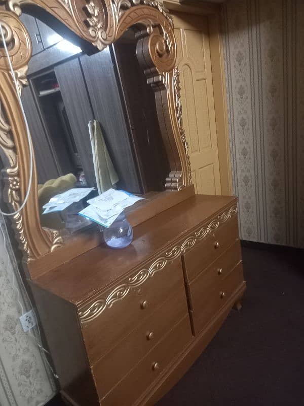 Dressing table for sale fpr 25000 Rupees 0