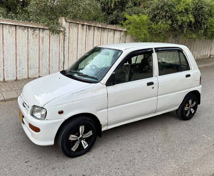 Daihatsu Mira 1995 registered 2006 manual 660cc Efi | Japanese Cuore 4