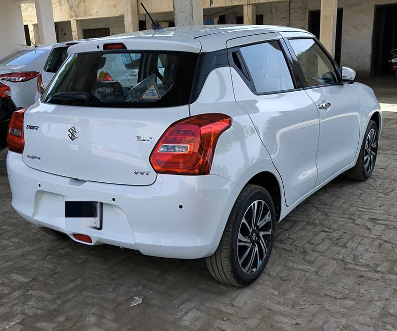 Suzuki Swift 2024 GLX CVT Top of Line 1