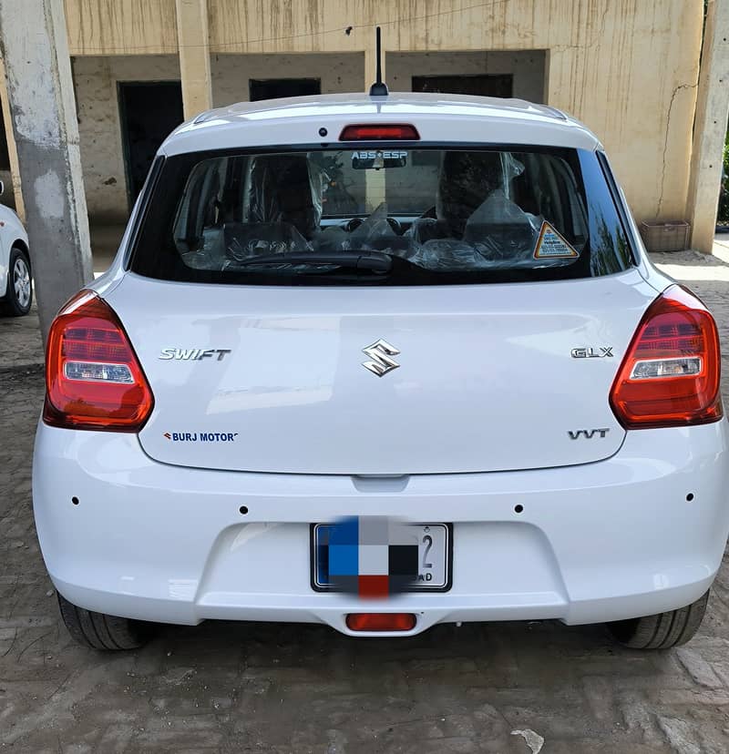 Suzuki Swift 2024 GLX CVT Top of Line 3