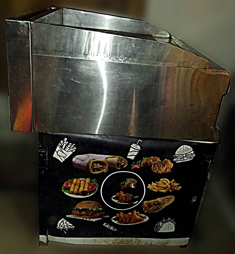 Hot plate , Fryer , Counter . Commercial. Fast Food. 3