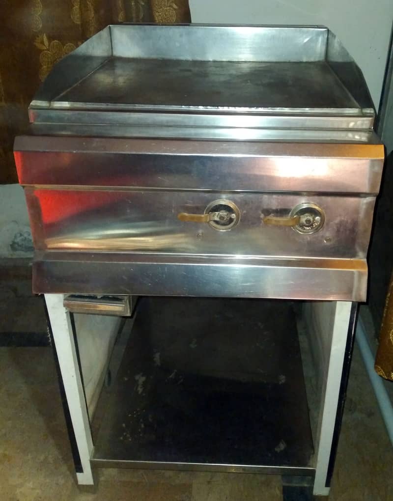 Hot plate , Fryer , Counter . Commercial. Fast Food. 4