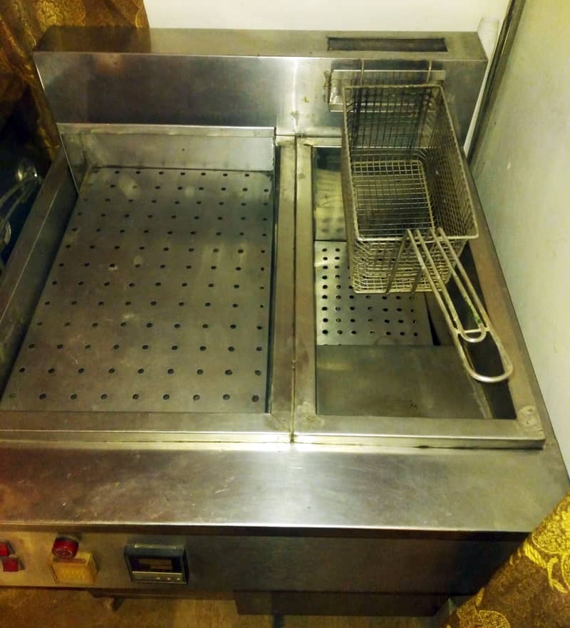 Hot plate , Fryer , Counter . Commercial. Fast Food. 8