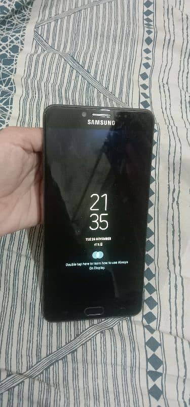 Samsung C9 pro 0