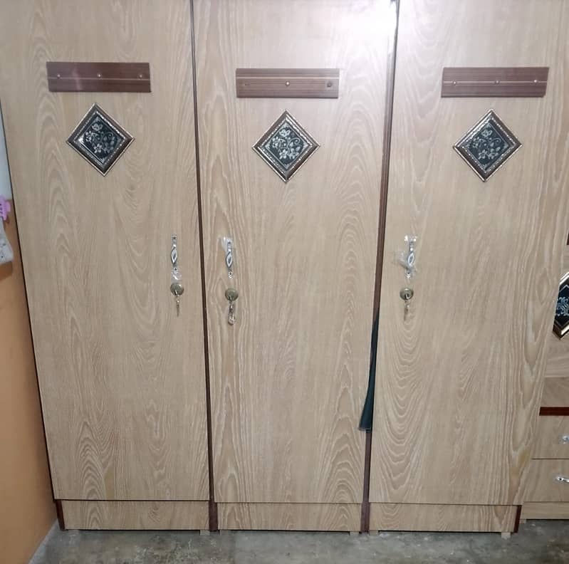 New bedroom set urgent sale karna hai . 3