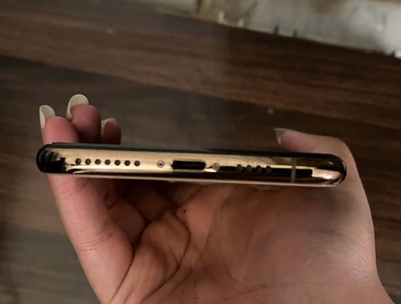 iPhone Xs Max 256GB (PTA APPROVED] 9