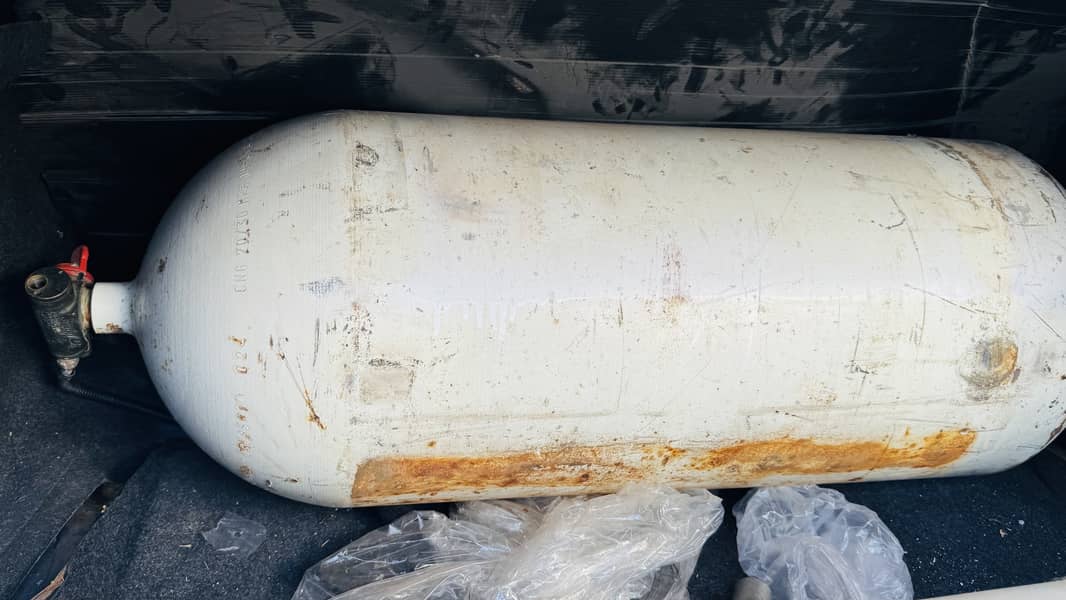 Two CNG cylinder 90 bar for corolla xli Gli altis 9