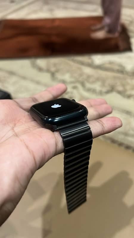 Apple watch series 7 45mm 10/10 comdition 1