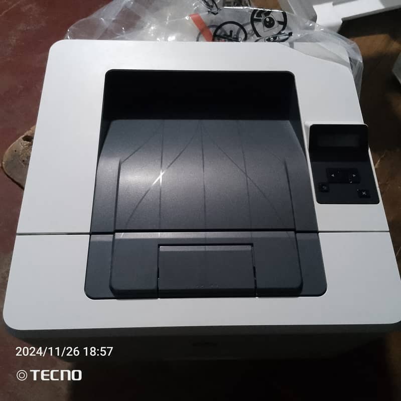 HP LaserJet Pro M404 Printer 8