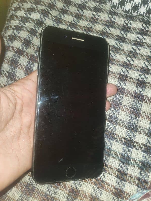 iphone 8+ all ok bass pnal  tota hua ha 0