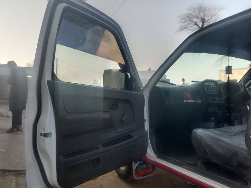 Nissan pickup far sale 15