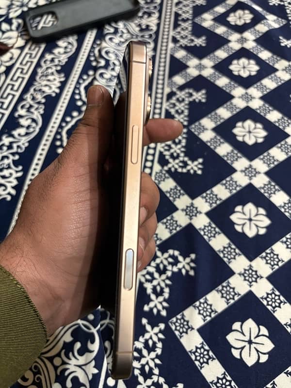 iphone 16 pro max 256 Desert Titanium physical+ESim 3