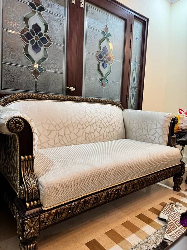 7 Seater with Table made from Heaven Gulberg 0