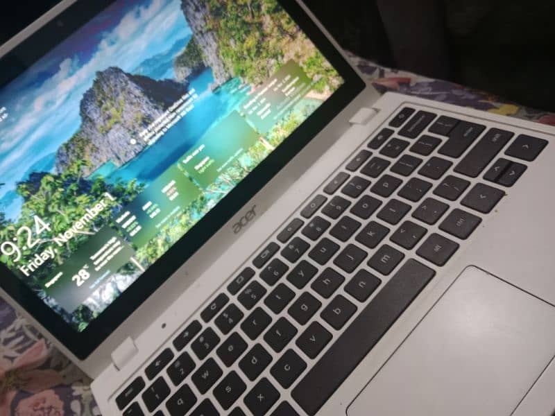 accer touch laptop white color 0