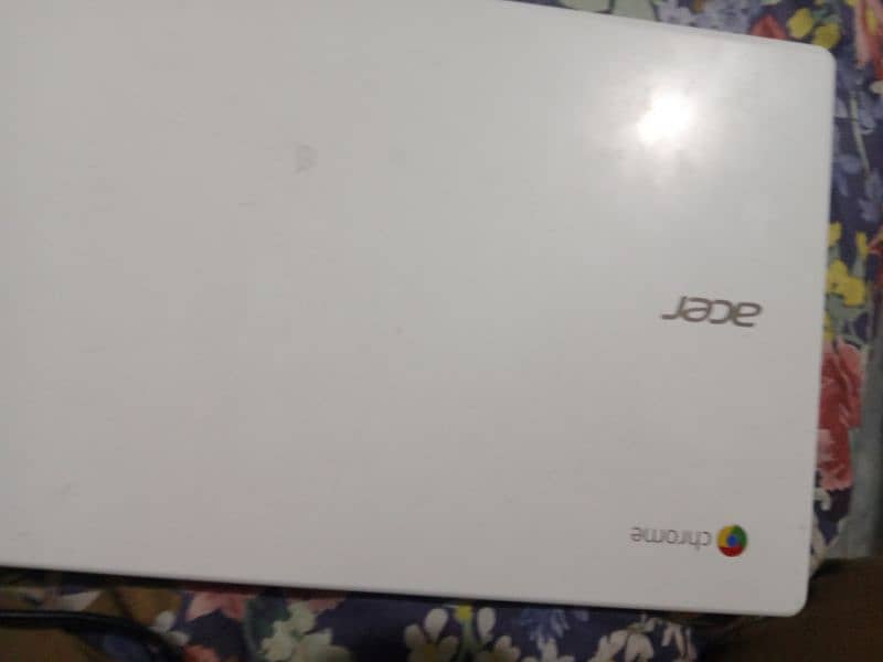 accer touch laptop white color 1