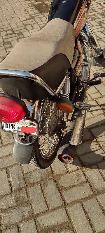 Honda 125 Black 2k22 model. 2