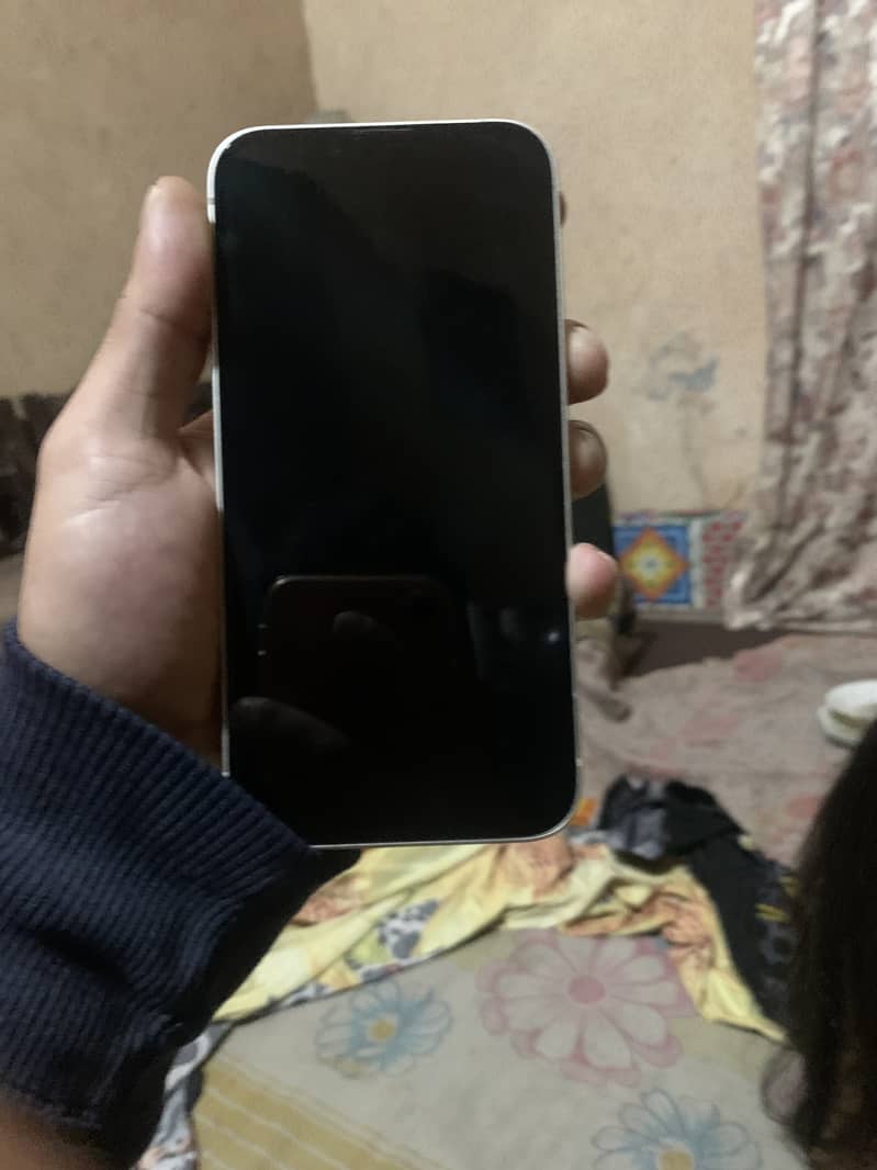 Apple iPhone 13 2