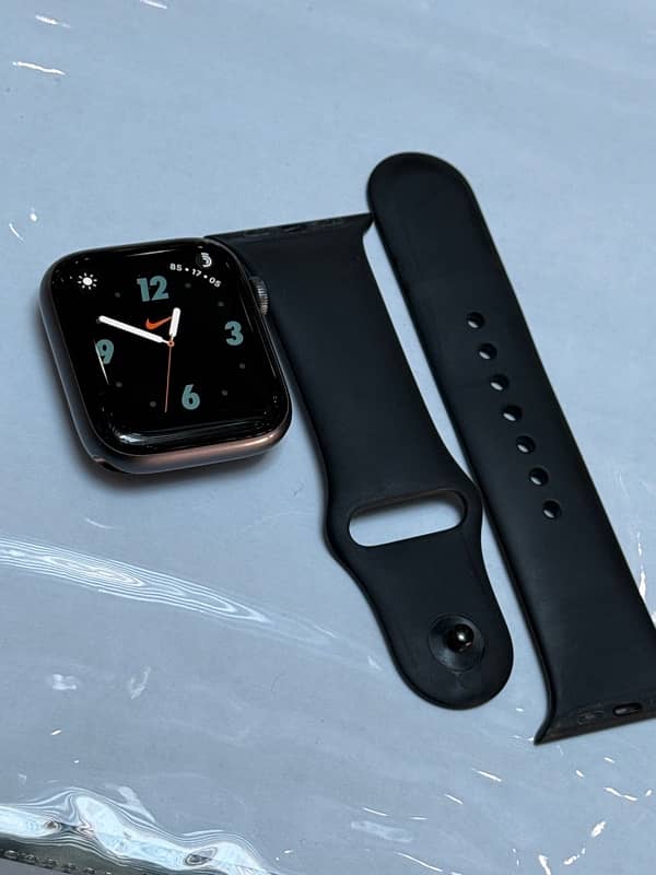 Apple Watch Series 4 44mm 0