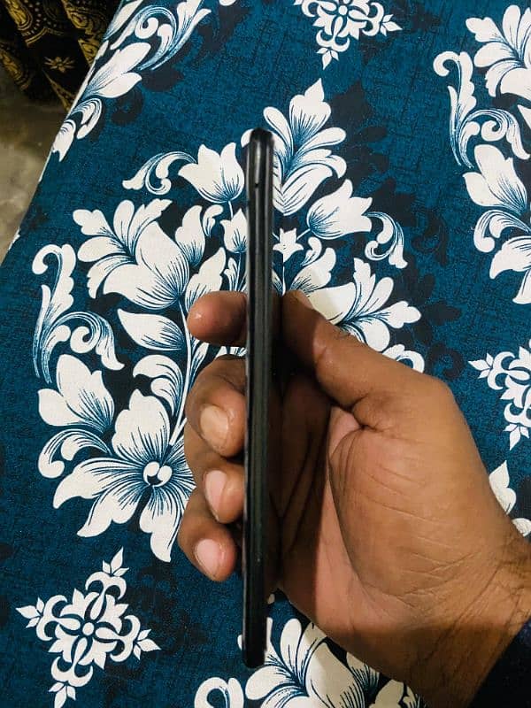 Vivo v9 in good condition for sale 4/6 6