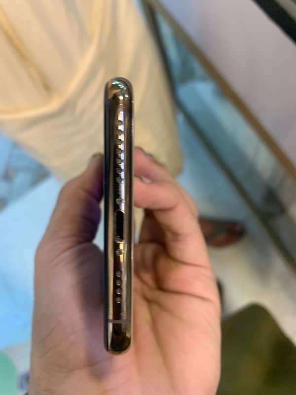 IPHONE XS MAX 5