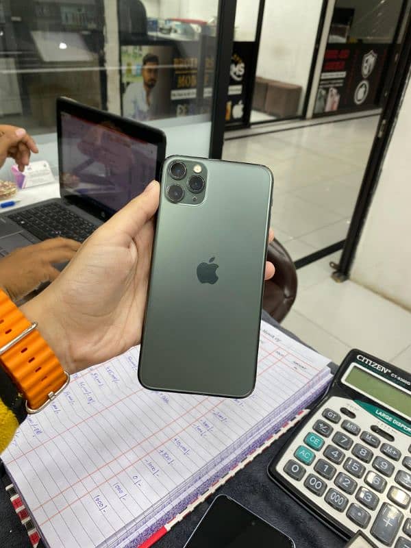 iphone 11 pro with box 8