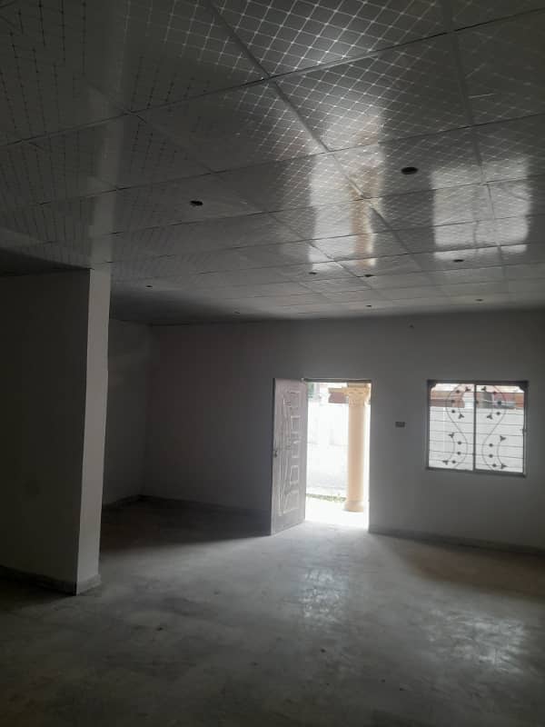 Dhai kanal commercial building for rent for school and office aur wear house ka lia khali ha 4