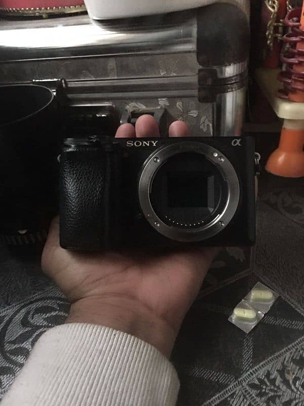 sony a6300 with nikon 50 mm lance ( only body) 2