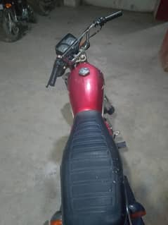 125 in red colour condition is very good