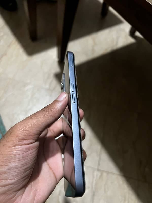 Realme C35 4