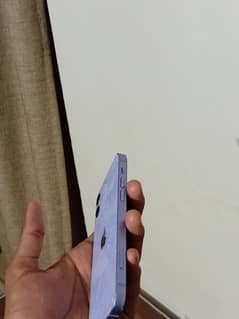 iphone 12 non (back cracked)