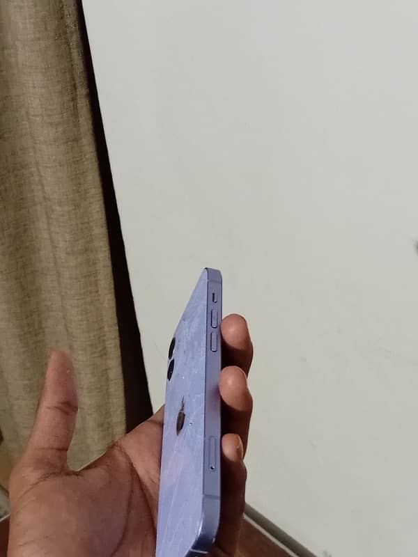 iphone 12 non (back cracked) 0