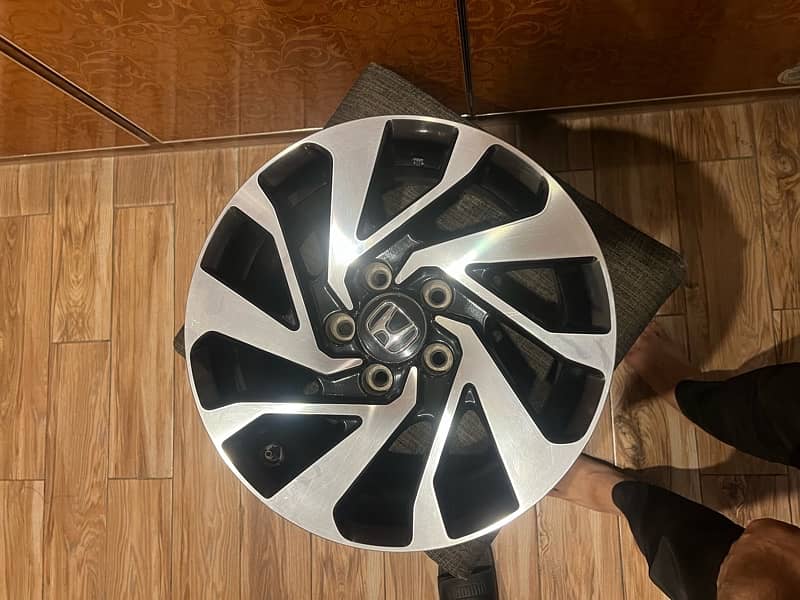 civic 2017 16 inches OEM rims 1