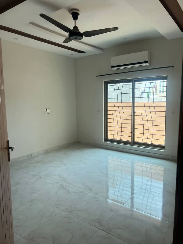 10 Marla Slightly Used Like A New House Available for Sale at Investor Rate in Bahria Town Lahore 6