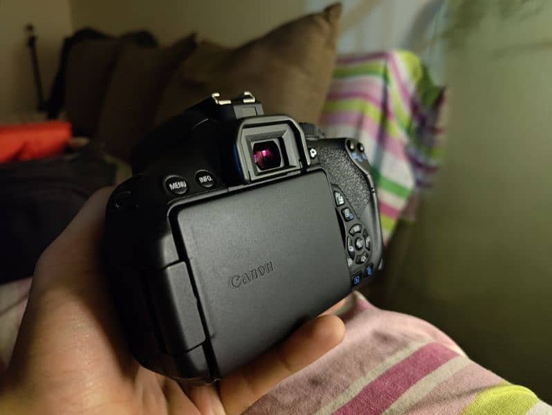Canon 700d DSLR CAMERA in Mint Condition 1